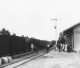 Tåg vid Trädets station foto 1890 talet